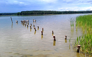 Działka nad mazurskim jeziorem za symboliczną złotówkę. Wysokość czynszu budzi kontrowersje